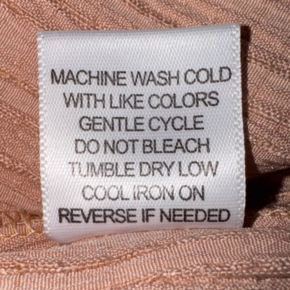 Cure Off-Shoulder puffy sleeve Blouse in Blush Pink-tan. Size Medium. EUC. - Picture 6 of 9